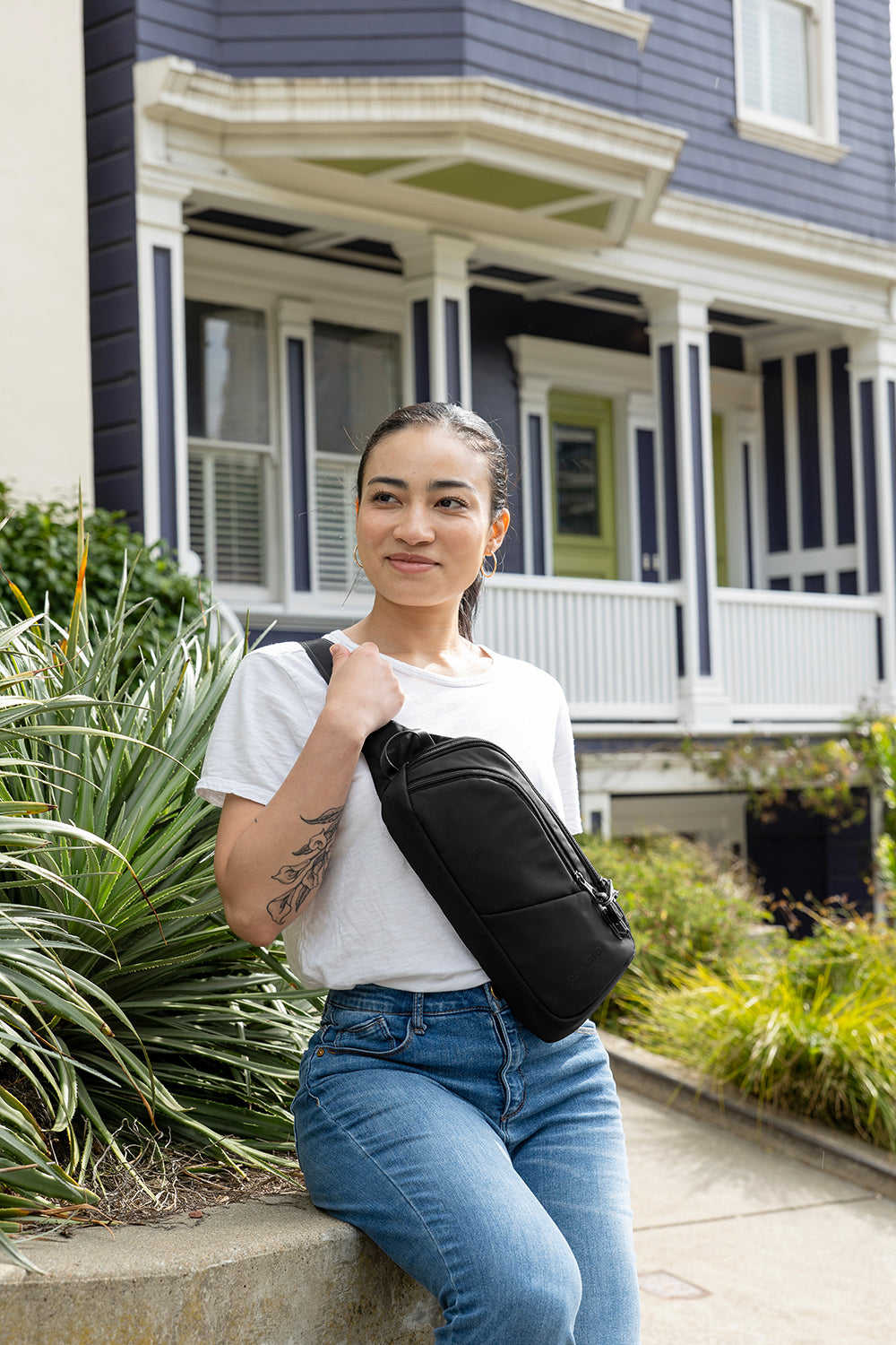 Pacsafe V Action Sling