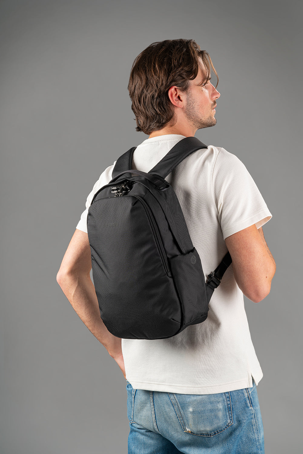 Pacsafe V 16L all around backpack